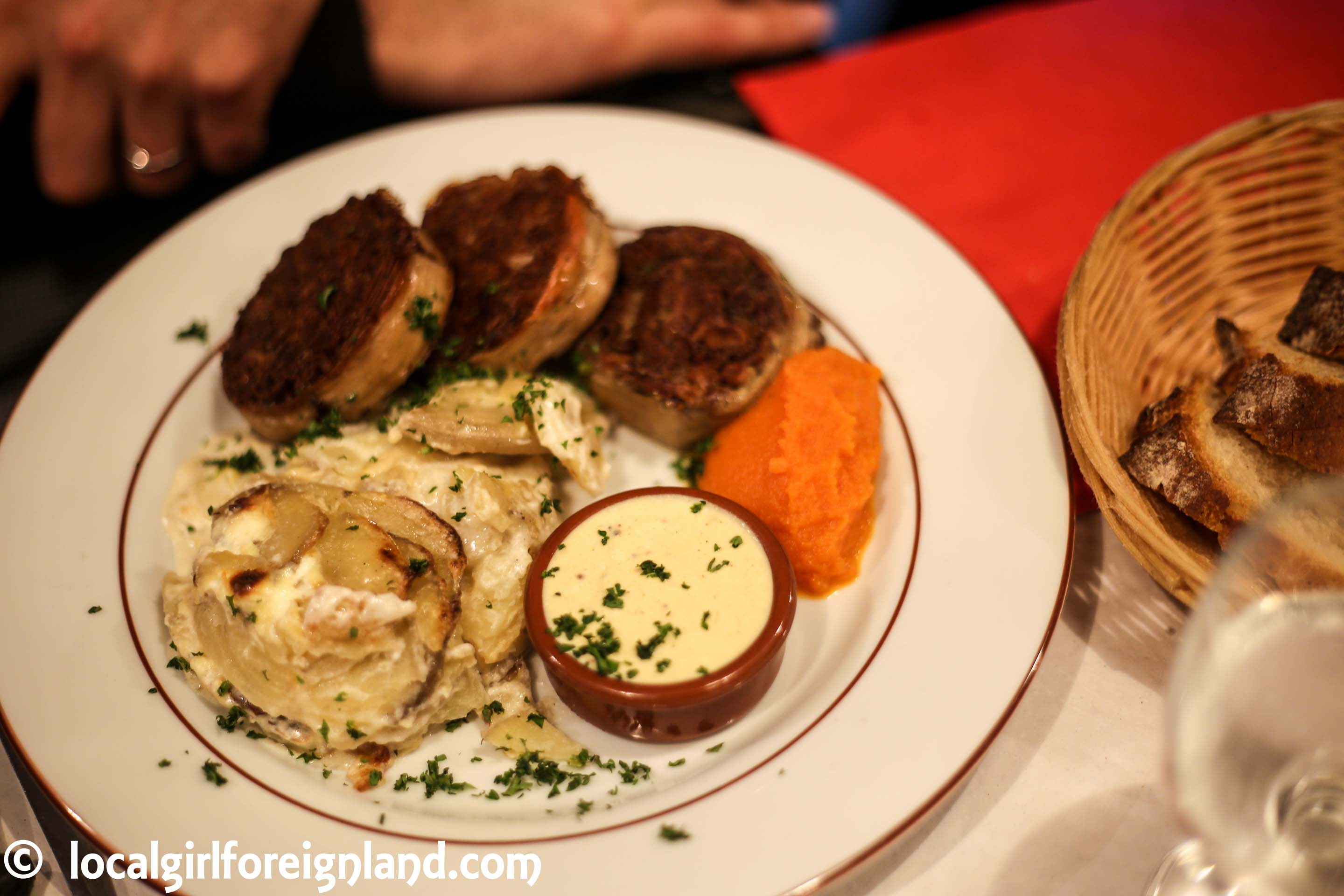 Andouillette de confit de canard et poivre vert by Un Deux Trois