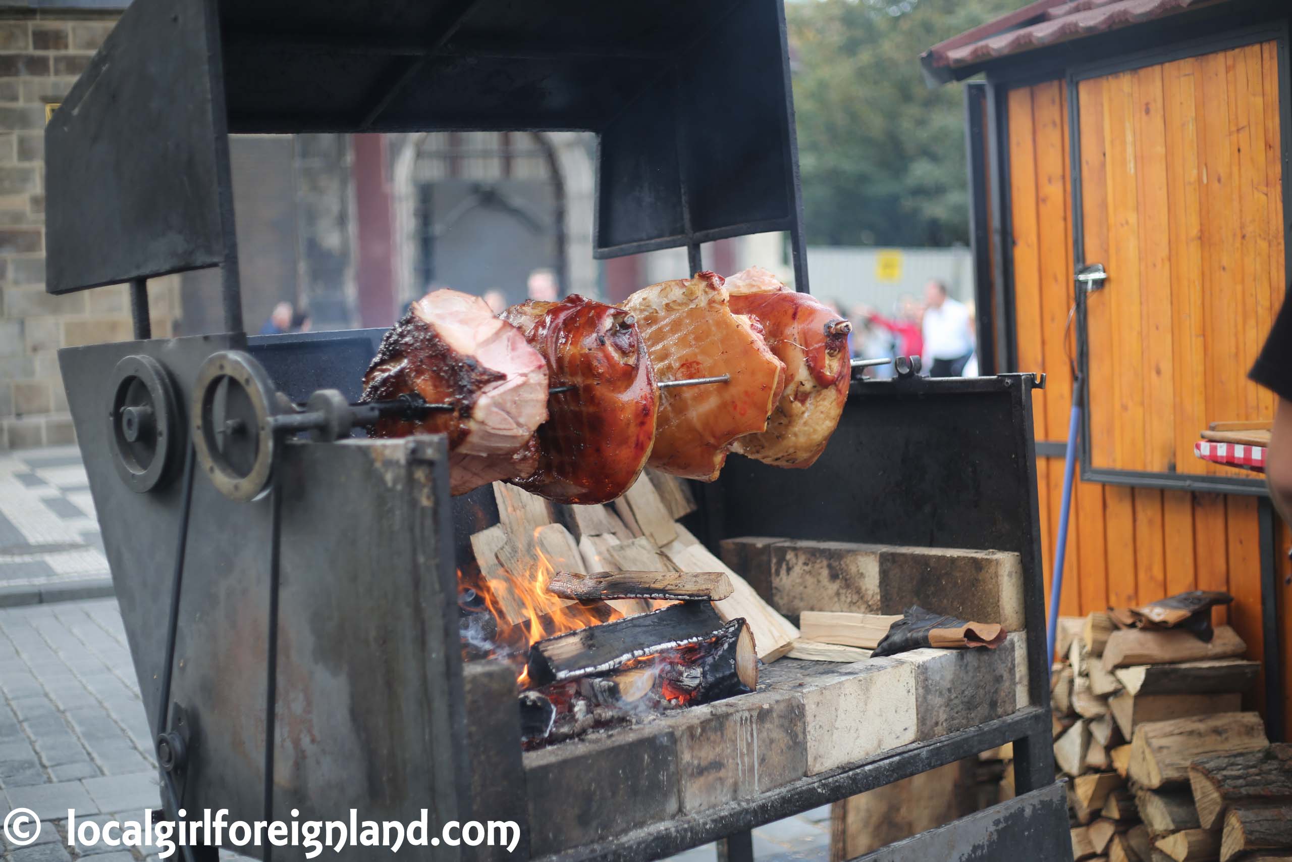 Prague-foodstand-roasted-pork-9595.JPG