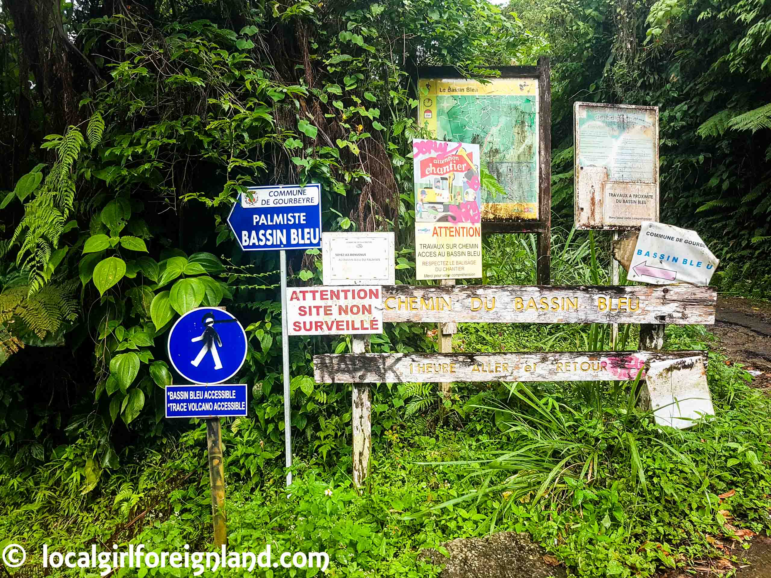 Entrance to Chemin du Bassin Bleu